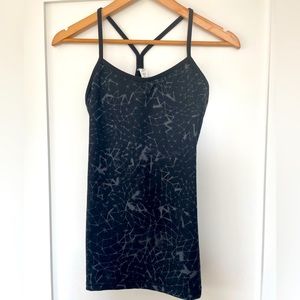 LuLuLemon size 6 black pattered top